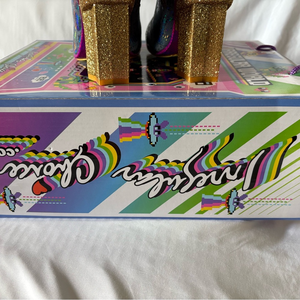 Holographic Star-Embellished Boots - Picture 10 of 14